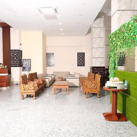 H Plus Hotel Yangon Exteriör bild