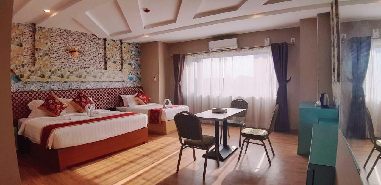 H Plus Hotel Yangon Exteriör bild
