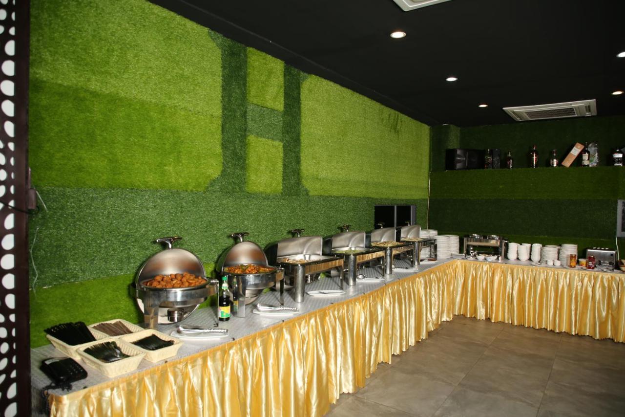 H Plus Hotel Yangon Exteriör bild