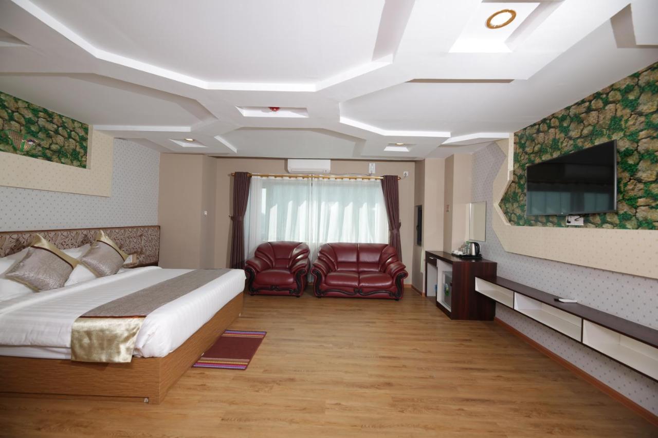 H Plus Hotel Yangon Exteriör bild