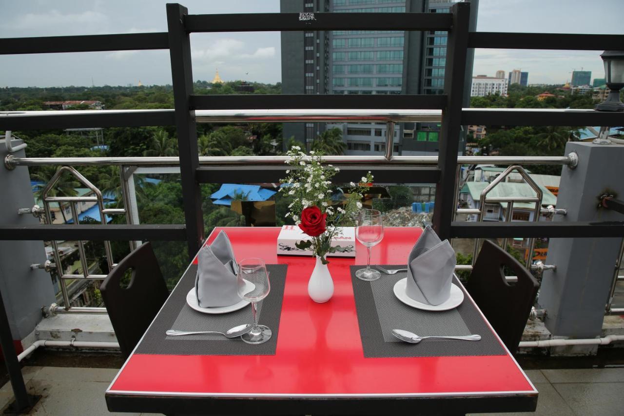 H Plus Hotel Yangon Exteriör bild