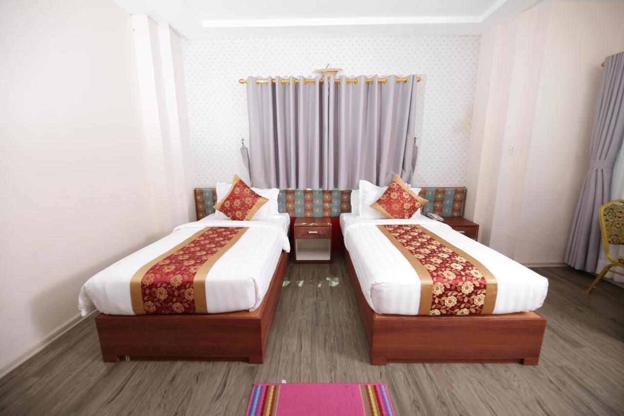 H Plus Hotel Yangon Exteriör bild