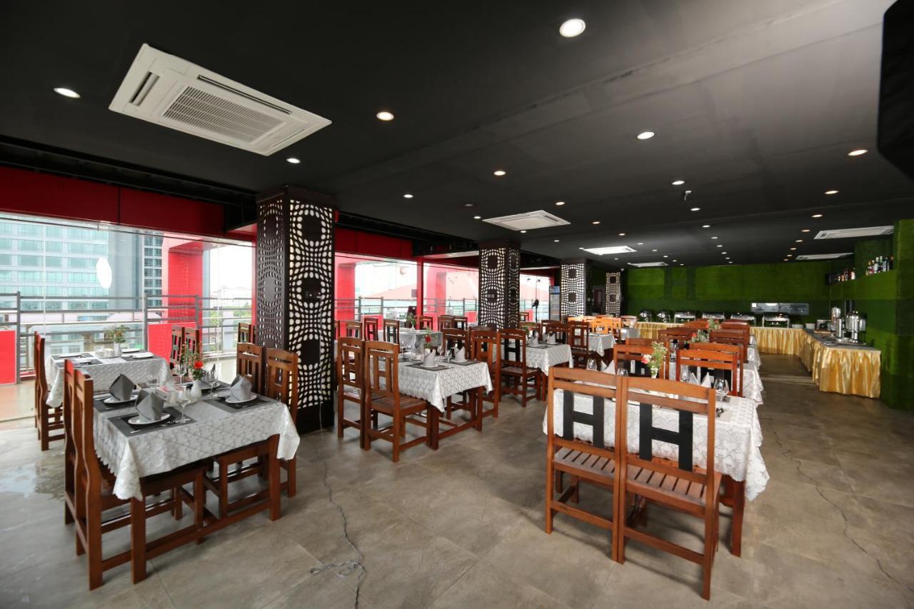 H Plus Hotel Yangon Exteriör bild