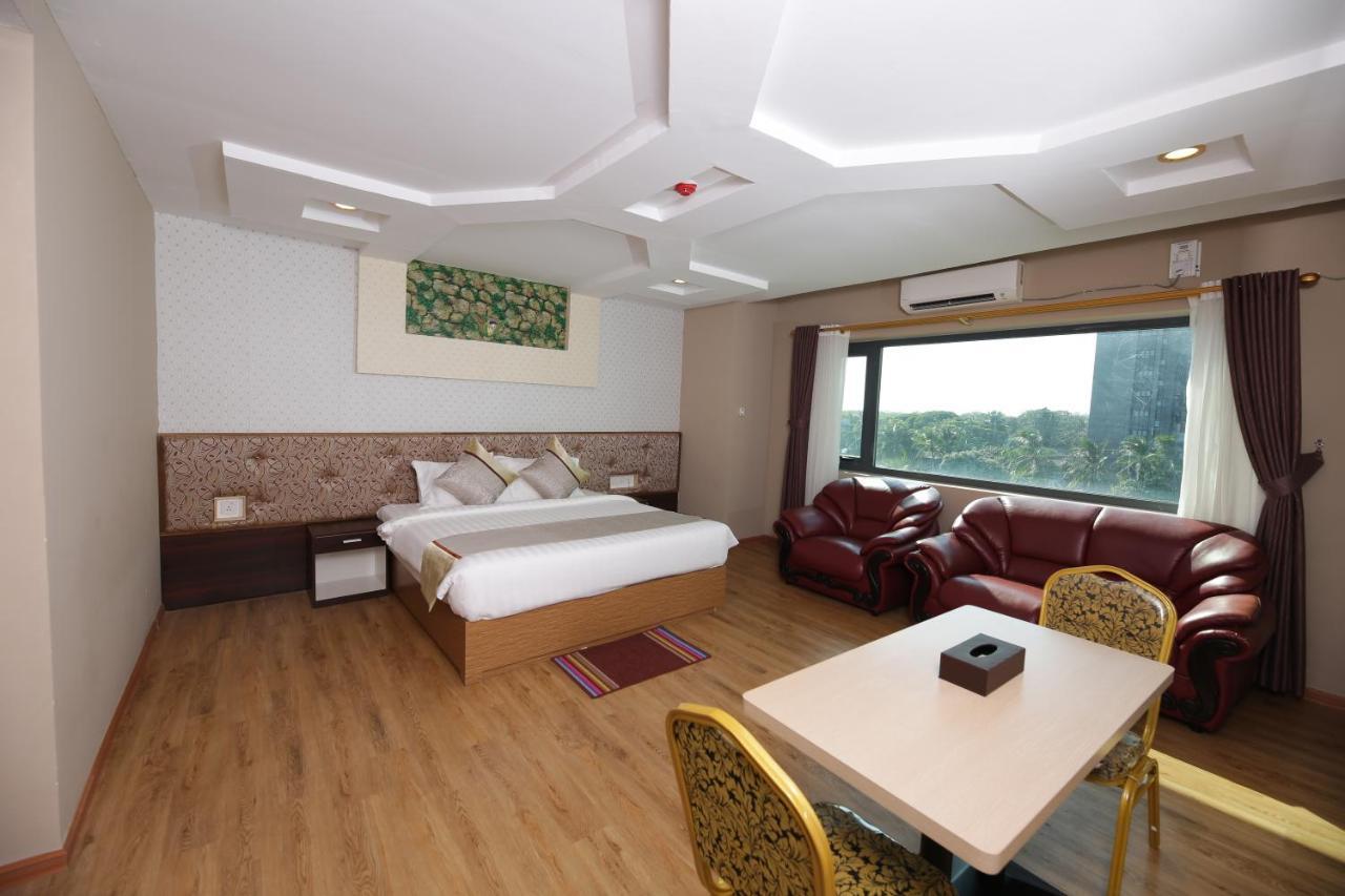 H Plus Hotel Yangon Exteriör bild