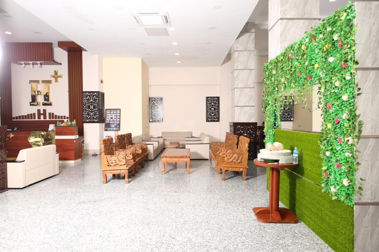 H Plus Hotel Yangon Exteriör bild